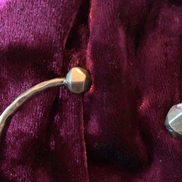 Silpada On The Dot Cuff Swarovski Crystals Brass 2 1/4” Bracelet KRB0079 - Picture 4 of 5